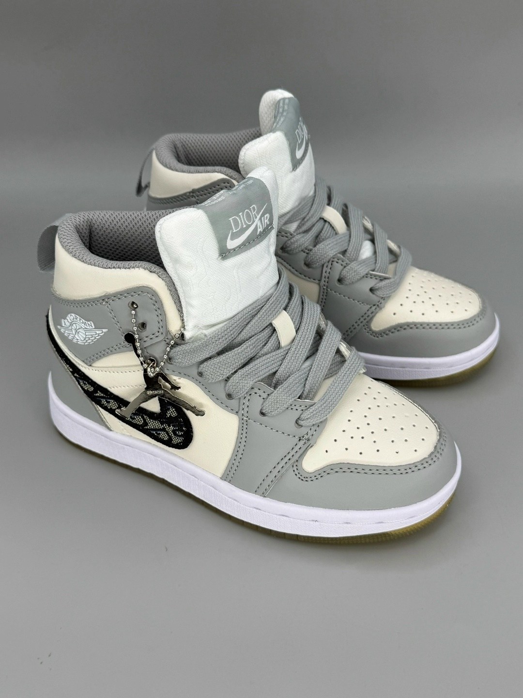 кроссовки nike air jordan 1 retro,кроссовки dior x nike air jordan 1,кроссовки nike air jordan 1,кроссовки dior x nike air jordan 1 серые,кроссовки nike air jordan 1 low wolf grey