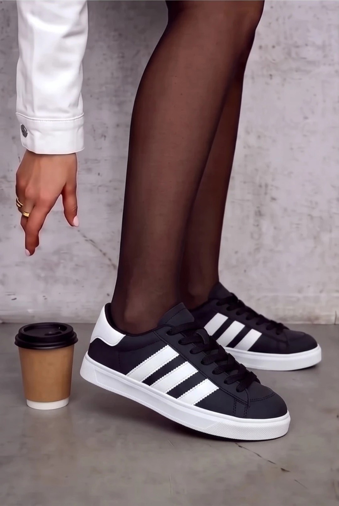 ,кроссовки adidas,адидас суперстар черные с белой подошвой,адидас супер стар,кроссовки женскиe