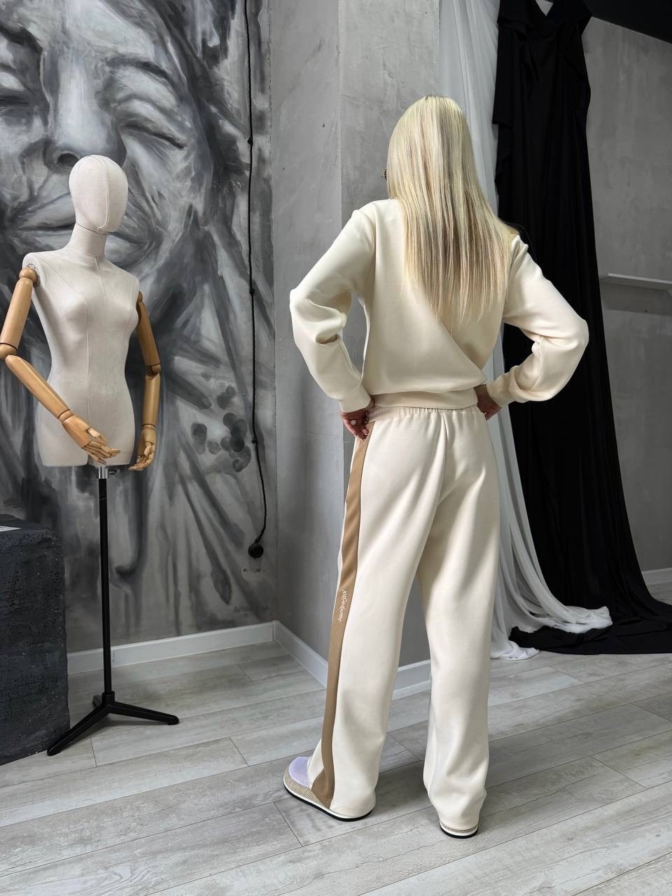 loro piana женский бежевый костюм premium,стильные костюмы,бежевый костюм,костюм спортивный женский,костюм спортивный