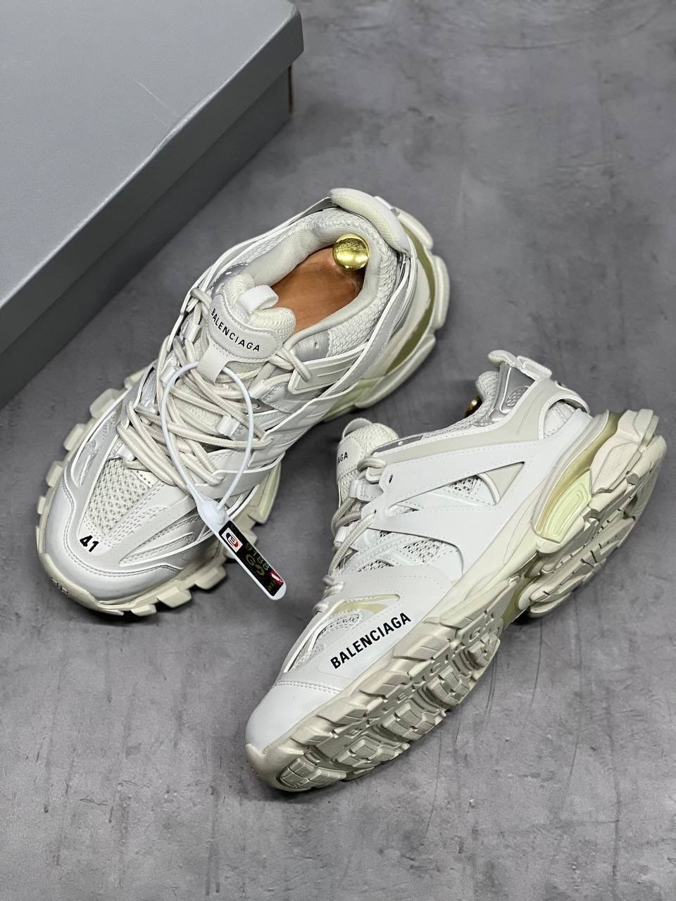 кроссовки женские balenciaga,кроссовки баленсиага трек белые,кроссовки balenciaga track,баленсиага кроссовки которые похожи на шину,кроссовки balenciaga