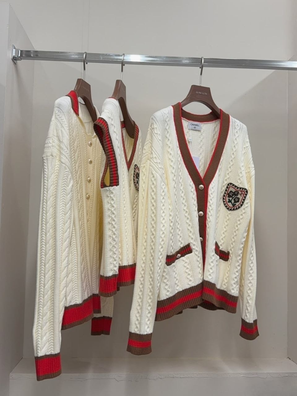 белый кардиган гуччи,кардиган gucci,вязаный кардиган в стиле gucci,кардиган вязаное,стильные кардиганы