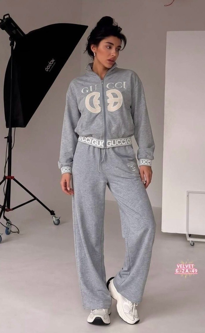 стильные костюмы,костюм спортивный,спортивный костюм miu miu,спортивный костюм gucci,женский спортивный костюм