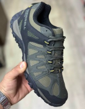 Кроссовки