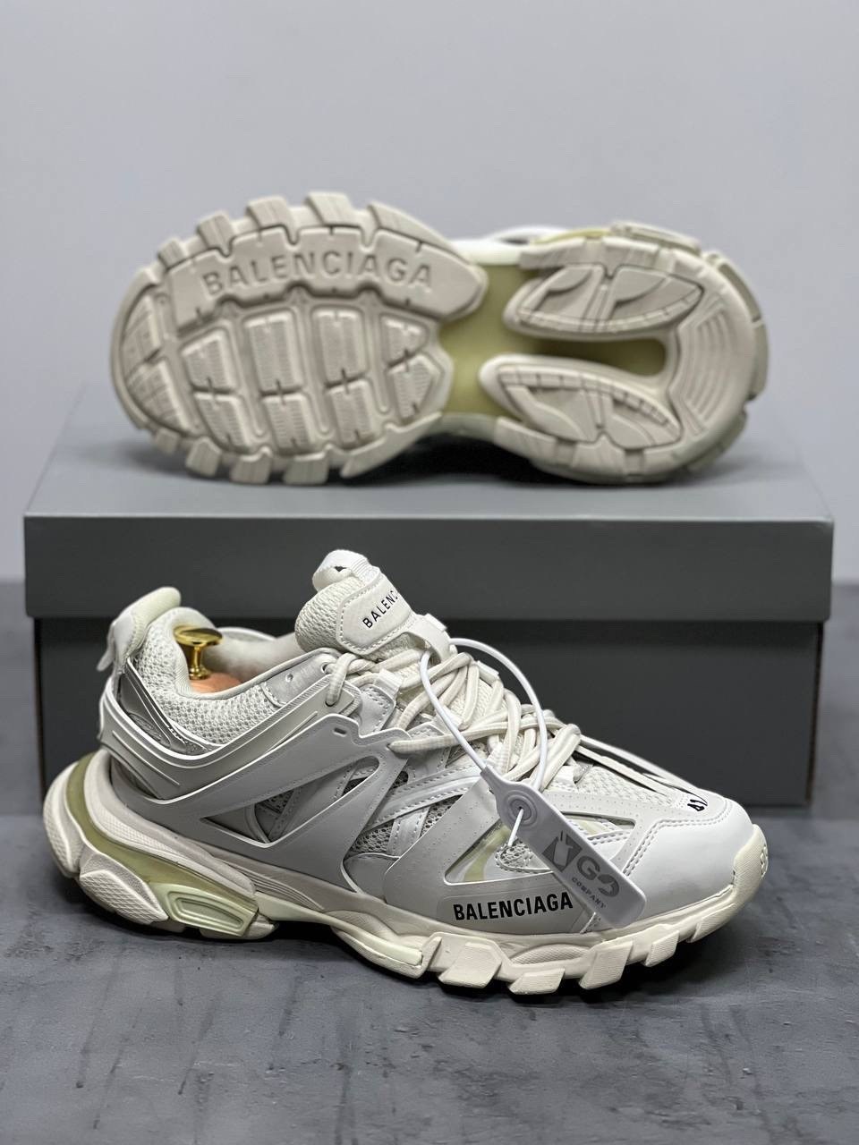 кроссовки женские balenciaga,кроссовки баленсиага трек белые,кроссовки balenciaga track,баленсиага кроссовки которые похожи на шину,кроссовки balenciaga