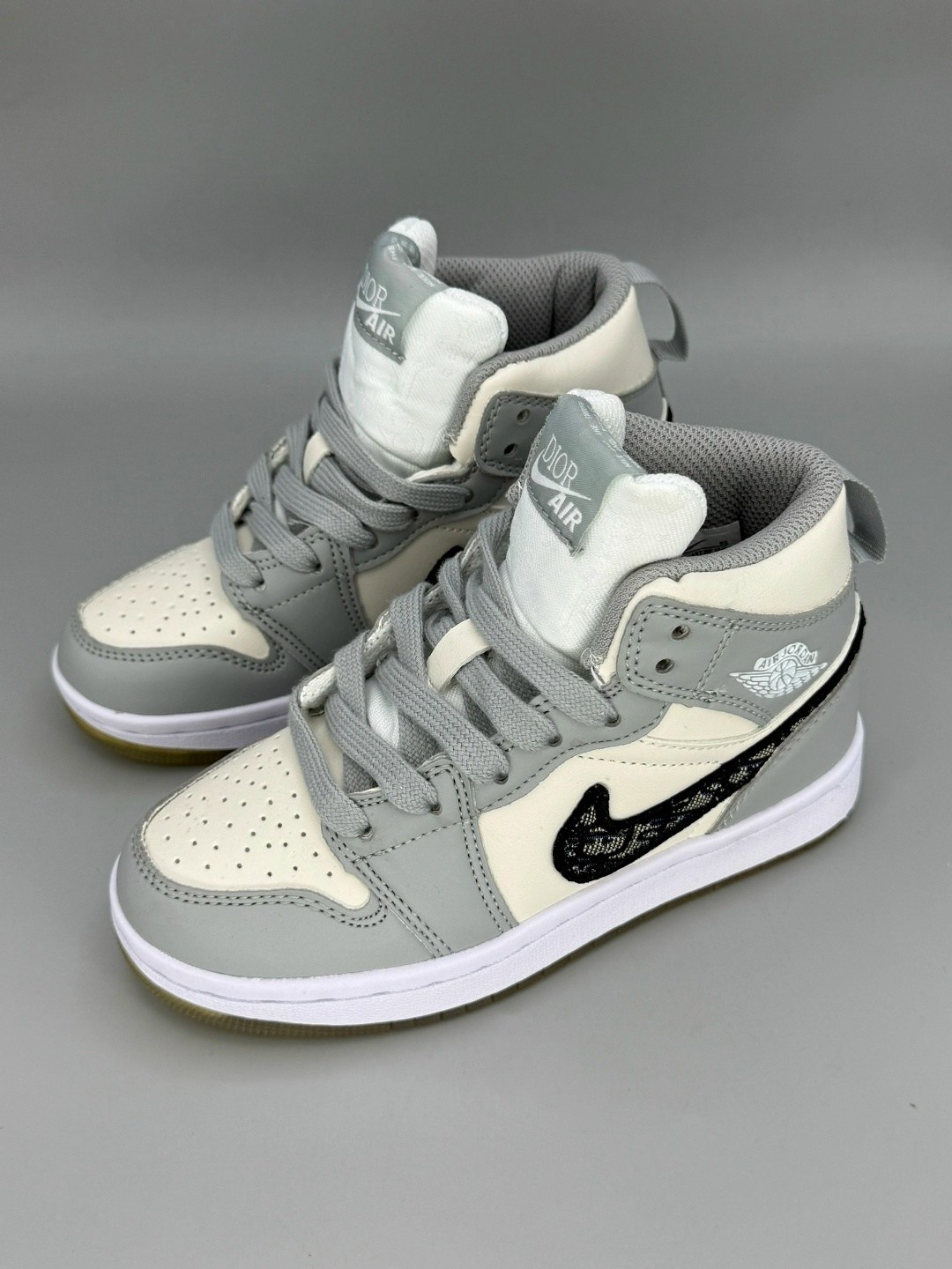 кроссовки nike air jordan 1 retro,кроссовки dior x nike air jordan 1,кроссовки nike air jordan 1,кроссовки dior x nike air jordan 1 серые,кроссовки nike air jordan 1 low wolf grey