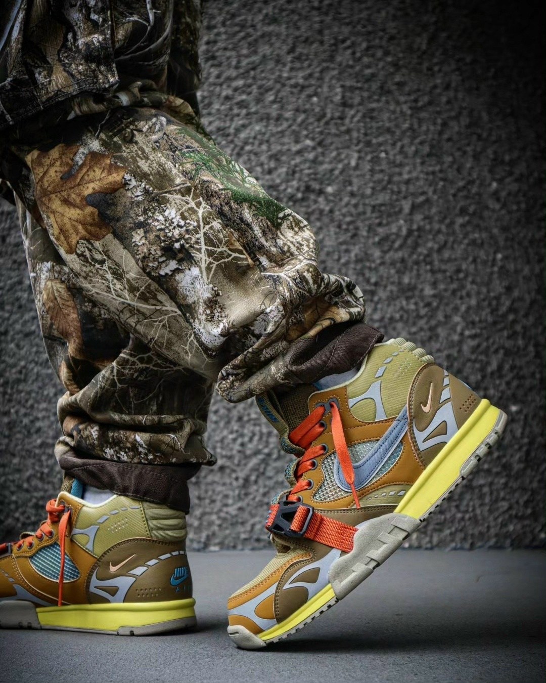 nike air trainer 1 sp,nike air trainer 1 utility sp light smoke grey honeydew,nike air trainer 1,кроссовки nike air trainer 1 sp smoke grey,кроссовки nike air trainer 1