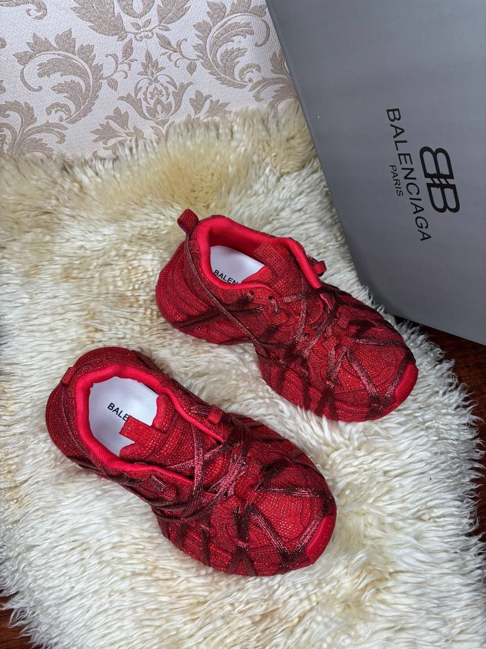 ,красные кроссовки,женские кроссовки,balenciaga кроссовки женские,кроссовки balenciaga