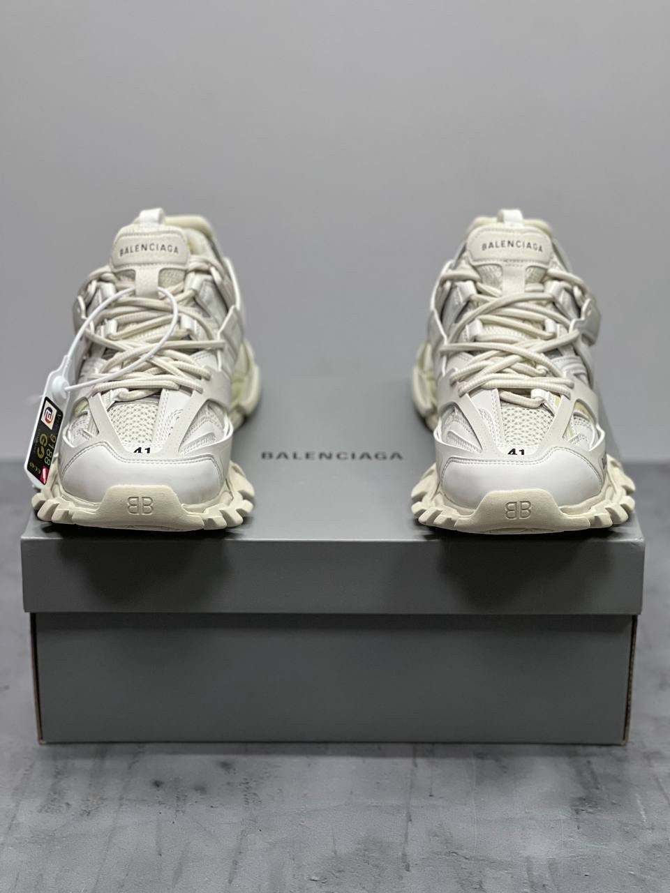 кроссовки женские balenciaga,кроссовки баленсиага трек белые,кроссовки balenciaga track,баленсиага кроссовки которые похожи на шину,кроссовки balenciaga