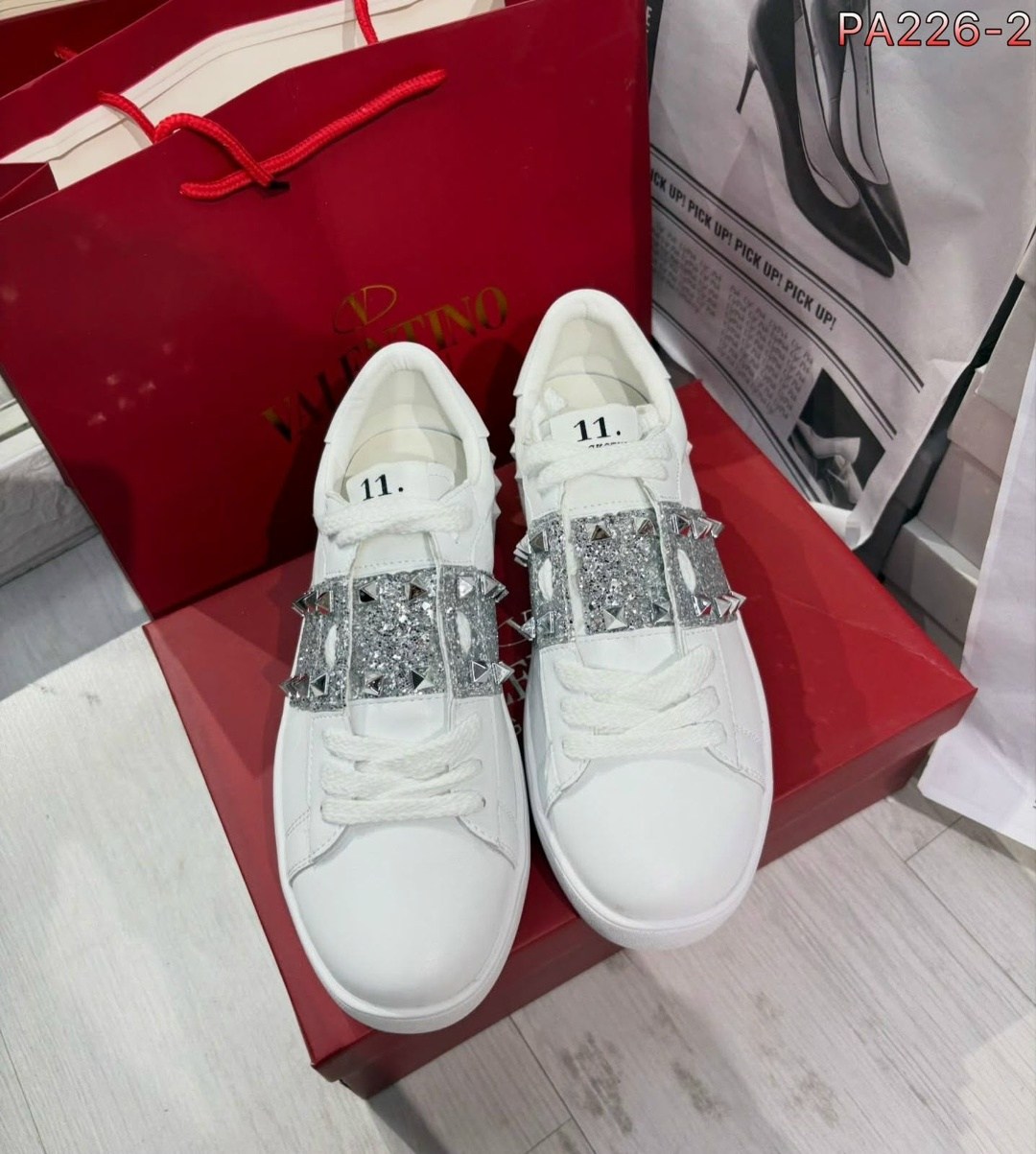 кроссовки valentino,,женские кроссовки valentino, пара,кроссовки модные