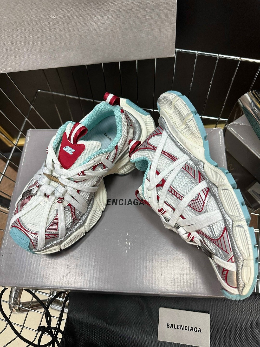женские кроссовки balenciaga,balenciaga кроссовки,кроссовки balenciaga 3 xl,balenciaga большие кроссовки,кроссовки track balenciaga