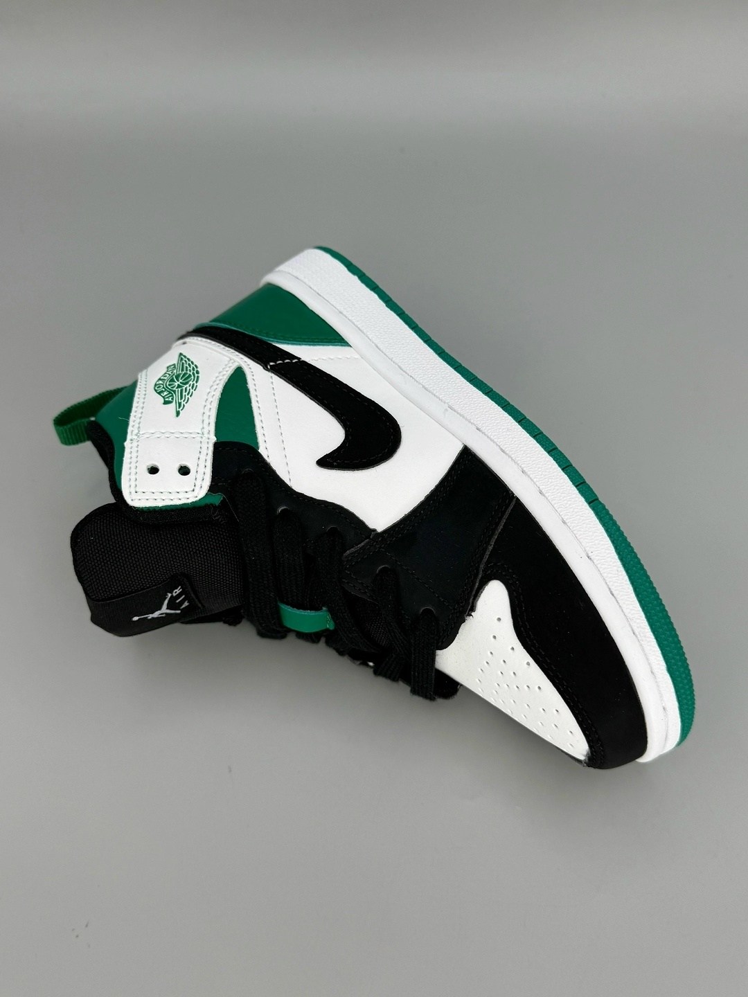 кроссовки jordan,nike air jordan 1 green,nike air jordan 1 lucky green,кроссовки мальчику,кроссовки джордан