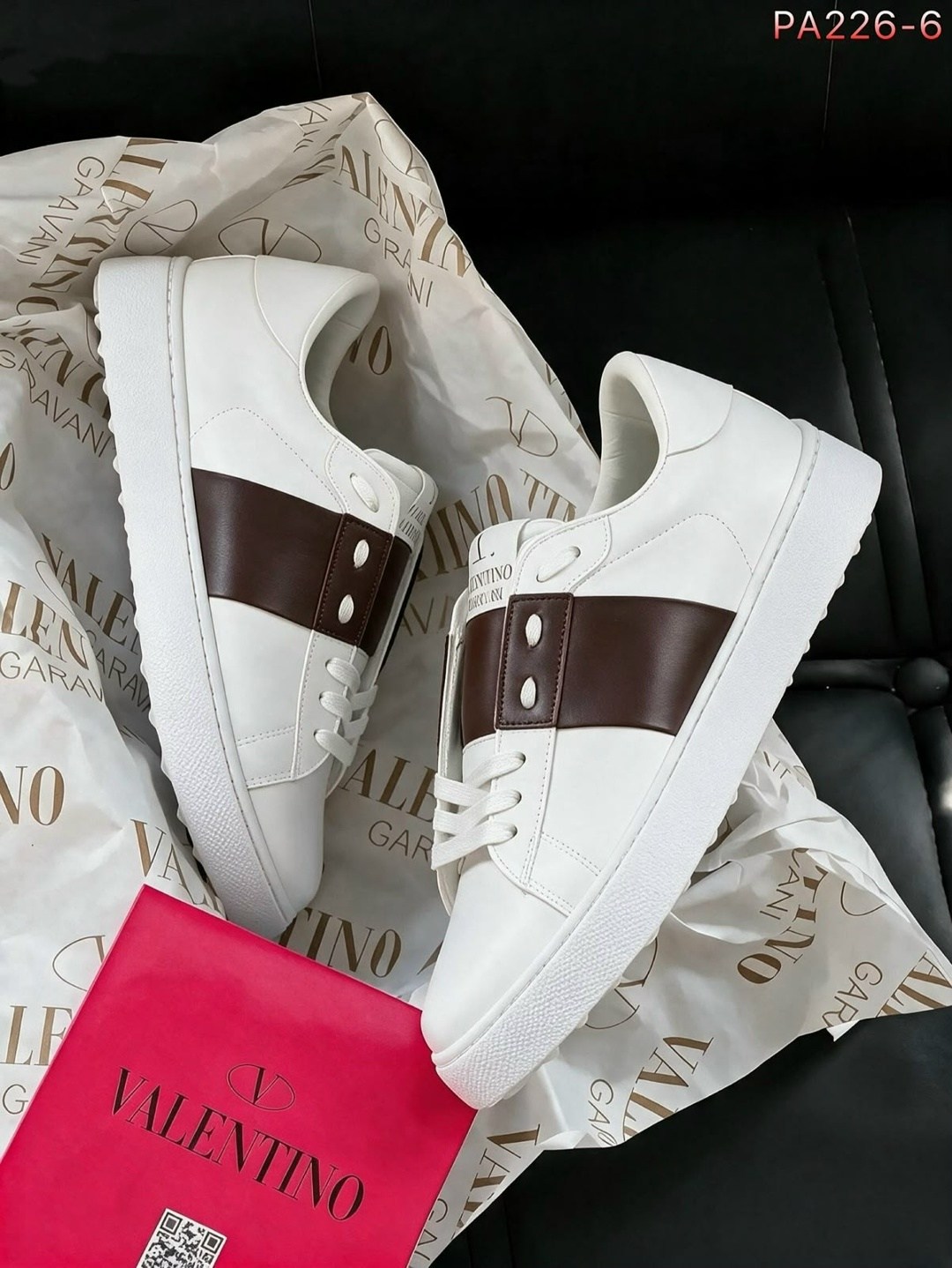 кроссовки valentino,,женские кроссовки valentino, пара,кроссовки модные