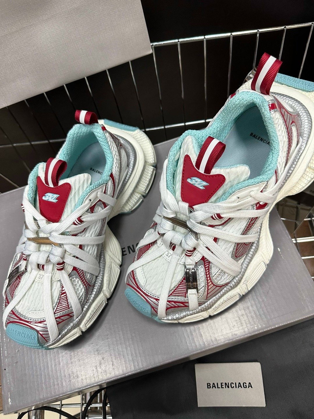 женские кроссовки balenciaga,balenciaga кроссовки,кроссовки balenciaga 3 xl,balenciaga большие кроссовки,кроссовки track balenciaga