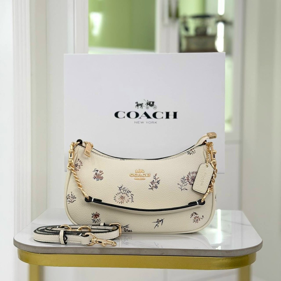 сумка женская coach,сумка coach crossbody,модная сумка,coach zip top shoulder bag with heart print,coach handbag