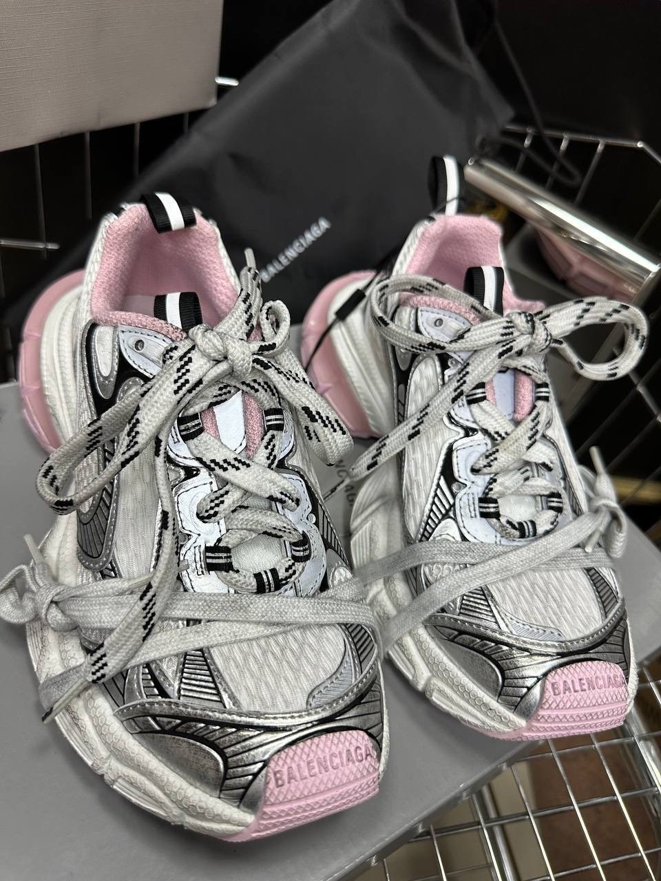 кроссовки balenciaga balenciaga кроссовки,женские кроссовки balenciaga,кроссовки 3xl balenciaga серый/розовый/белый,комбинированные кроссовки 3xl balenciaga,кроссовки balenciaga phantom 3xl розовые