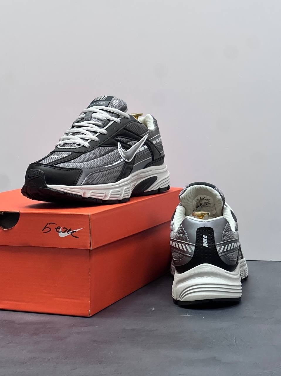 мужские беговые кроссовки initiator от finish line nike мультиколор,мужские беговые кроссовки initiator от finish line nike,кроссовки nike initiator,кроссовки мужские nike initiator графитовые ib3083-