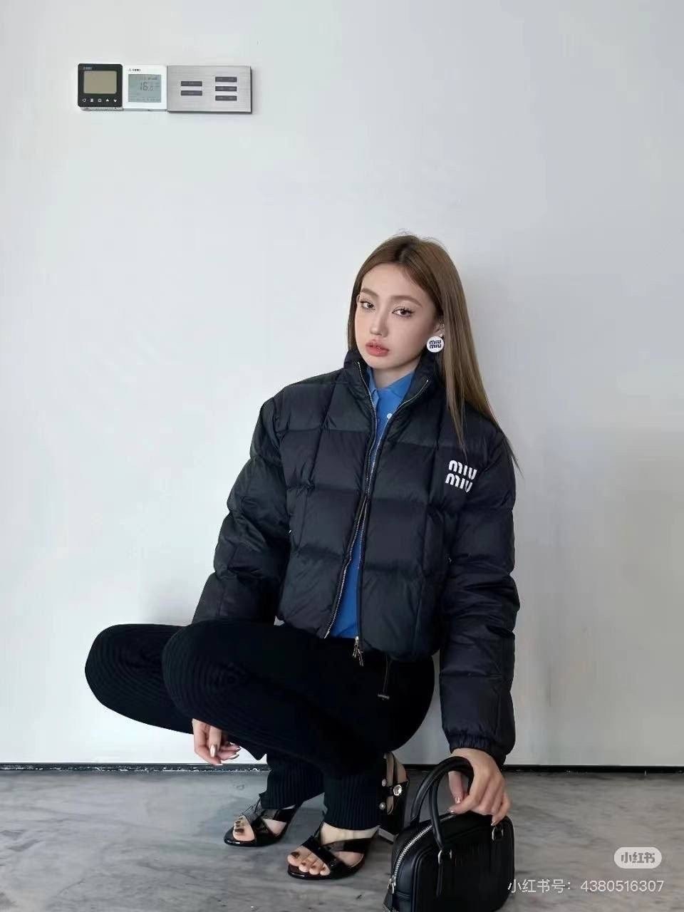 miu miu женская чёрная куртка,короткий пуховик,куртка miu miu,куртка модная,зимние куртки