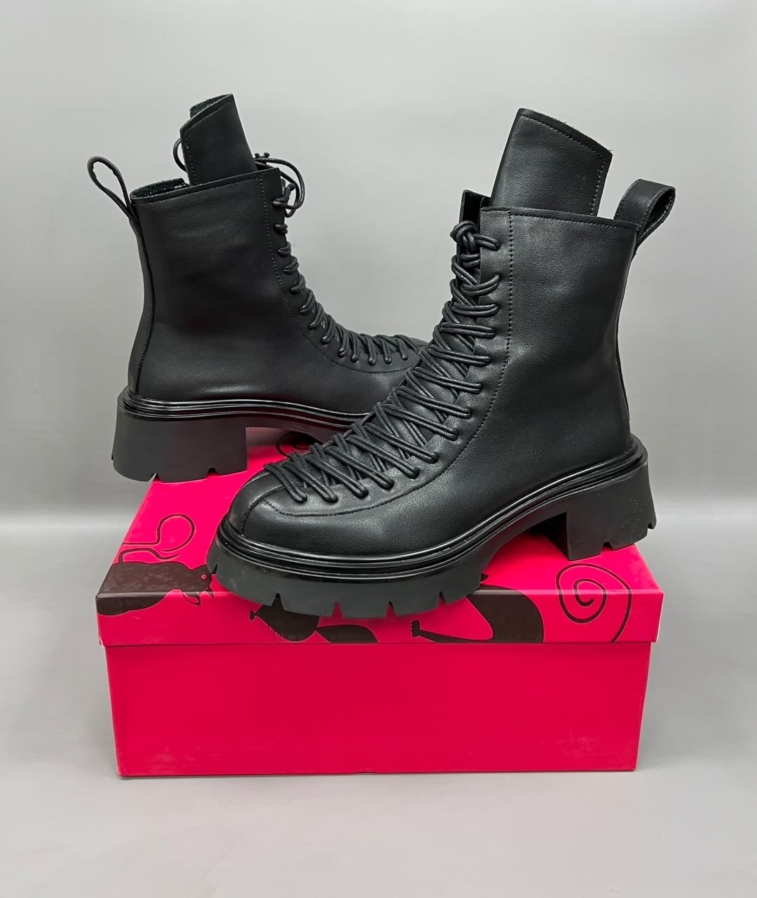 ,женские ботинки,ботинка,высокие ботинки,ботинки со шнуровкой на тракторной подошве araz 258102426
