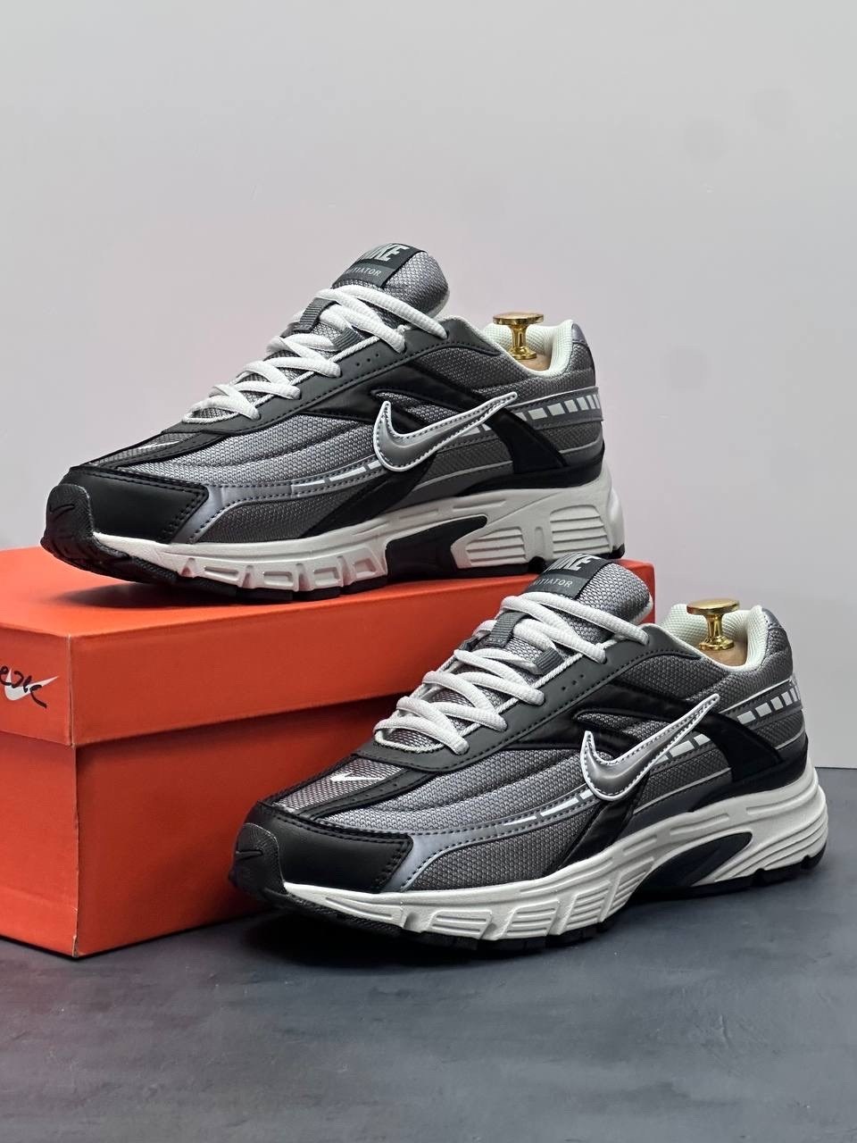 мужские беговые кроссовки initiator от finish line nike мультиколор,мужские беговые кроссовки initiator от finish line nike,кроссовки nike initiator,кроссовки мужские nike initiator графитовые ib3083-