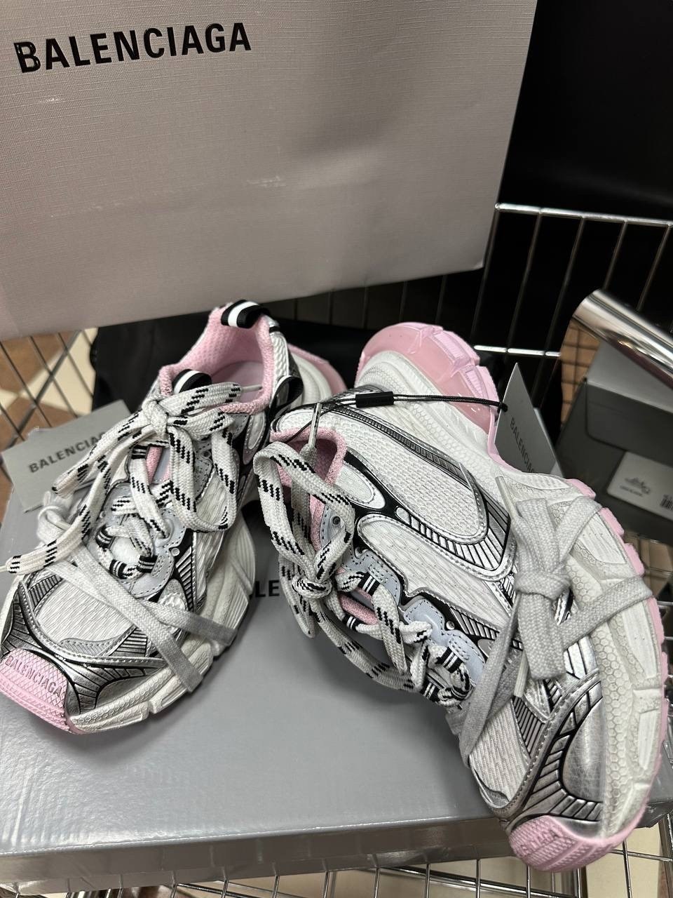 кроссовки balenciaga balenciaga кроссовки,женские кроссовки balenciaga,кроссовки 3xl balenciaga серый/розовый/белый,кроссовки баленсиага 3xl,кроссовки balenciaga