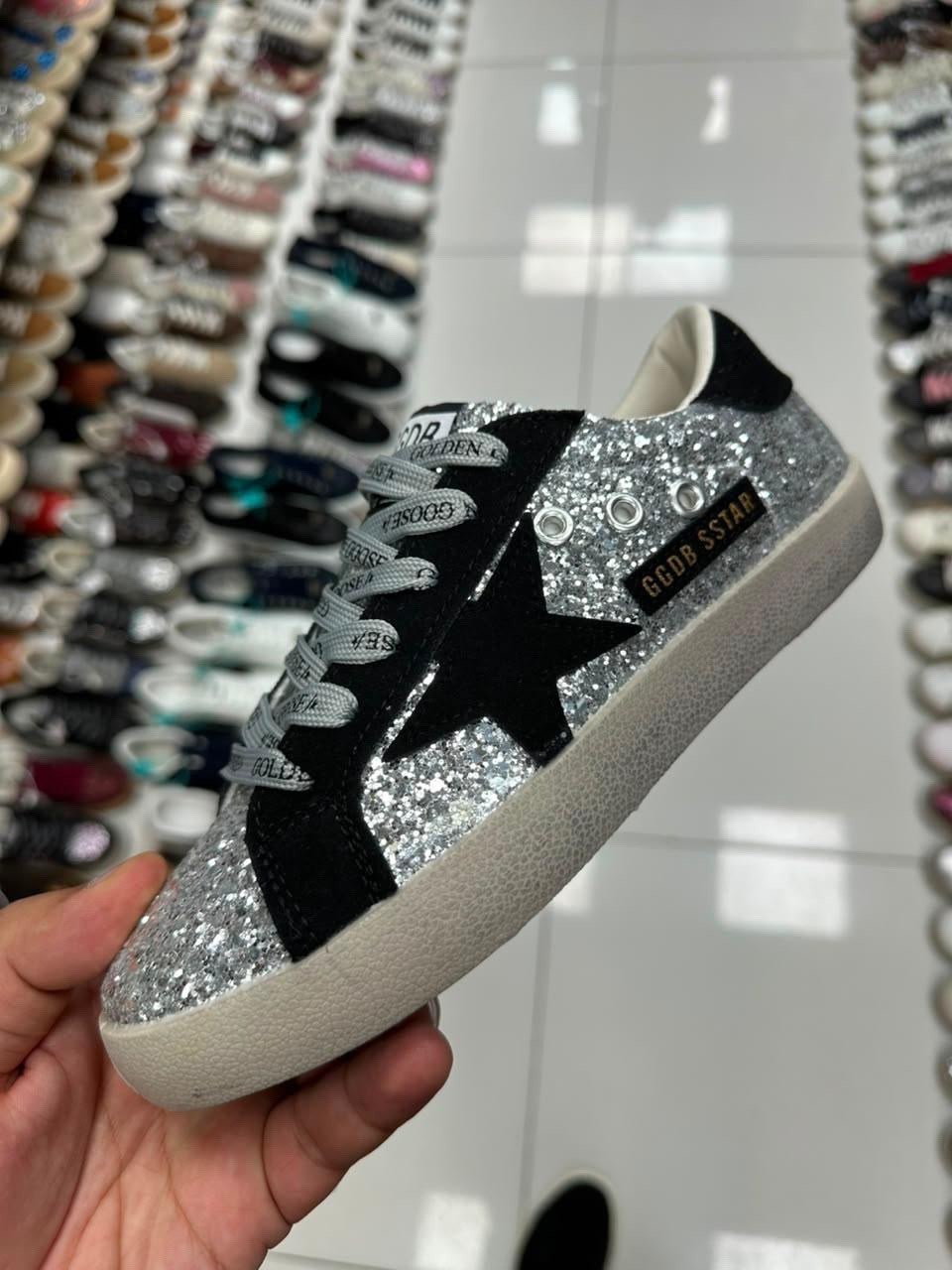 кеды super-star с блестками golden goose черный,женские кеды golden goose,кеды golden goose,голден гус кеды,