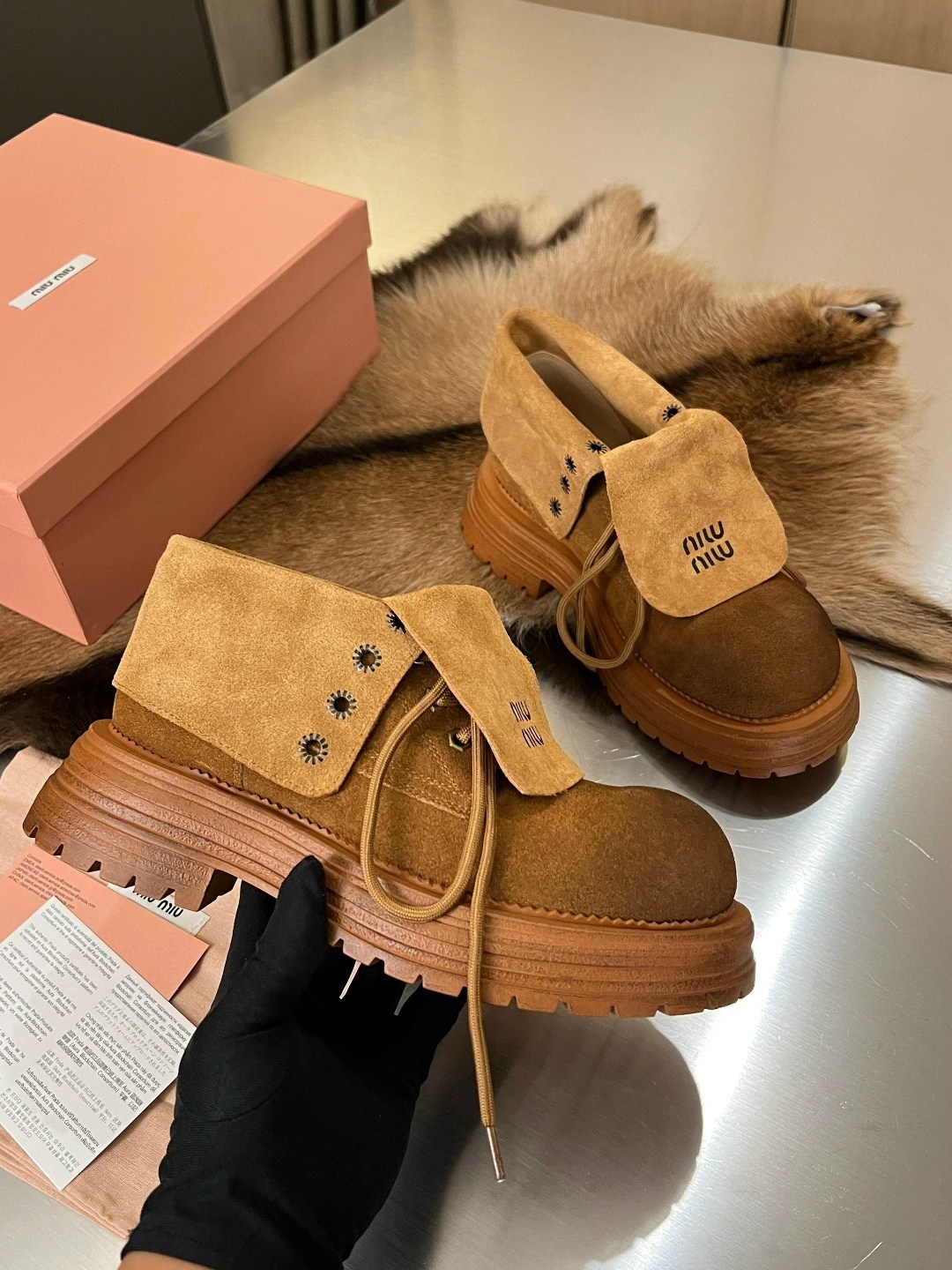 ботинки miu miu,,ботинки miu miu женские,ботинки miu miu женские серые бежевые замшевые,ботинки miu