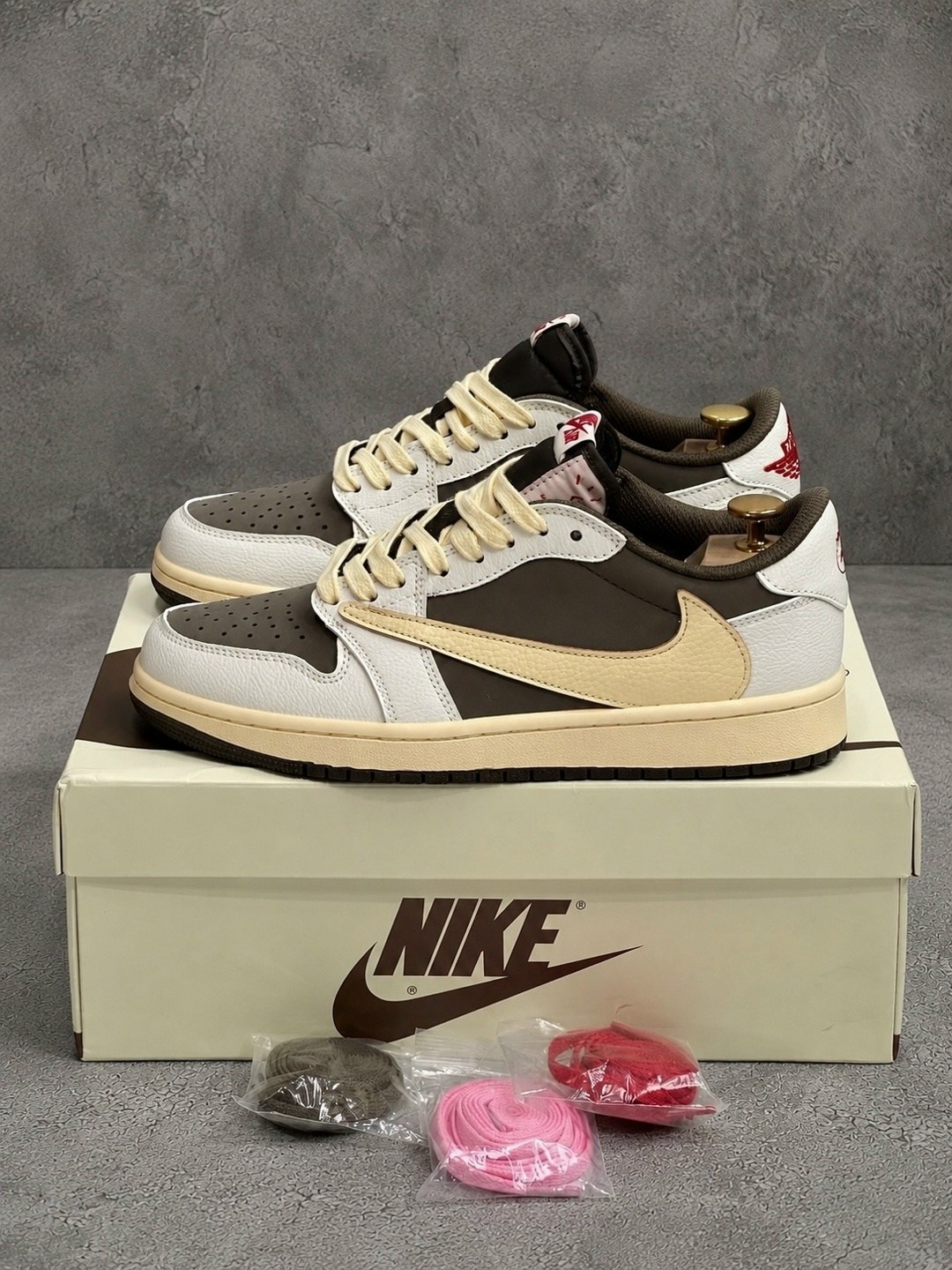nike air jordan 1 low travis scott,кроссовки nike air jordan 1 low x travis scott,nike air jordan 1 low travis scott reverse mocha,кроссовки travis scott x air jordan 1 low,кроссовки nike air jordan 1