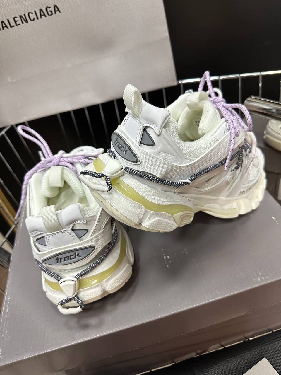 кроссовки баленсиага женские оригинал,кроссовки balenciaga,женские кроссовки balenciaga,кроссовки баленсиага трак,баленсиаги женские