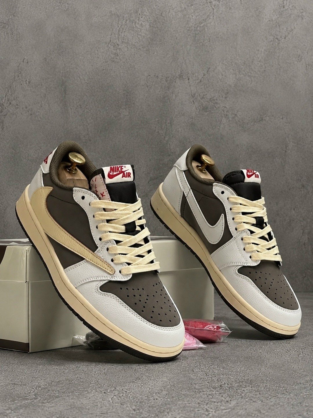 nike air jordan 1 low travis scott,кроссовки nike air jordan 1 low x travis scott,nike air jordan 1 low travis scott reverse mocha,кроссовки travis scott x air jordan 1 low,кроссовки nike air jordan 1