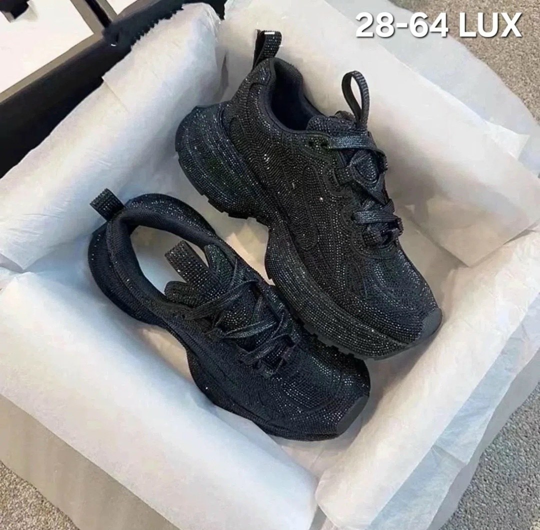 ,кроссовки со стразами,женские кроссовки balenciaga блестящие со стразами,кроссовки черные,кроссовки balenciaga женские