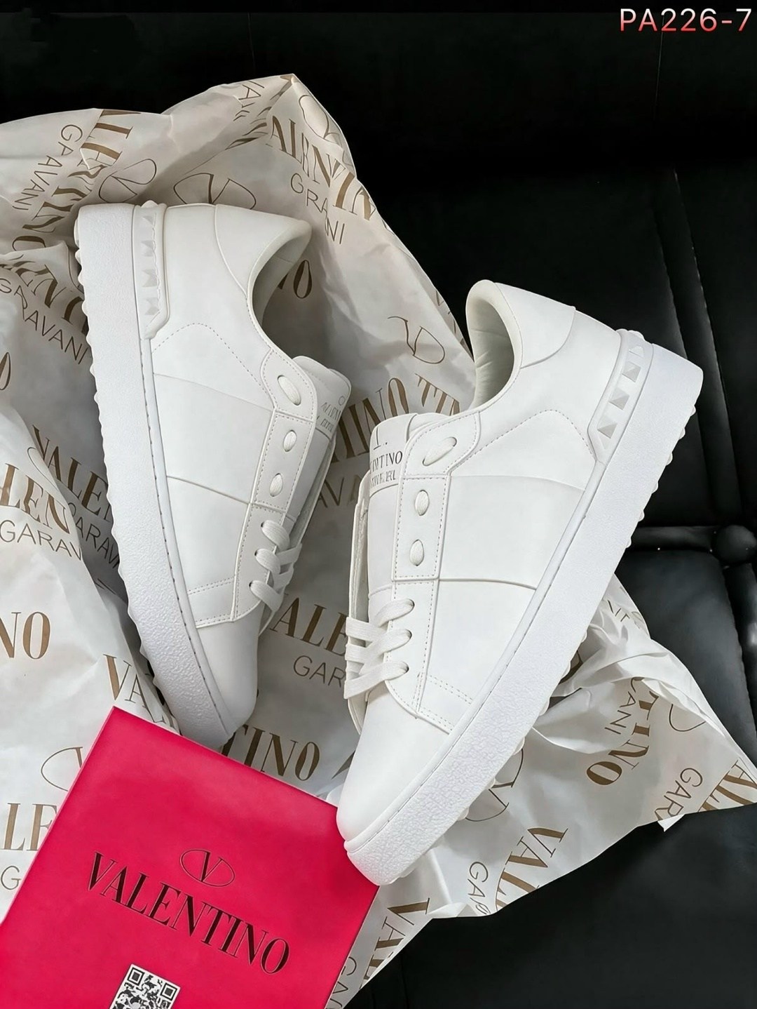 кроссовки valentino,,женские кроссовки valentino, пара,кроссовки модные