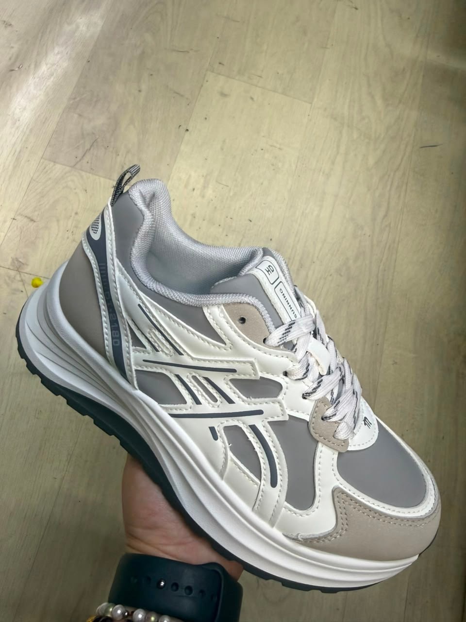 кроссовки мужские adidas,кроссовки adidas,кроссовки адидас falcon мужские,кроссовки adidas originals response cl gx2505,кроссовки adidas sportswear ozelle