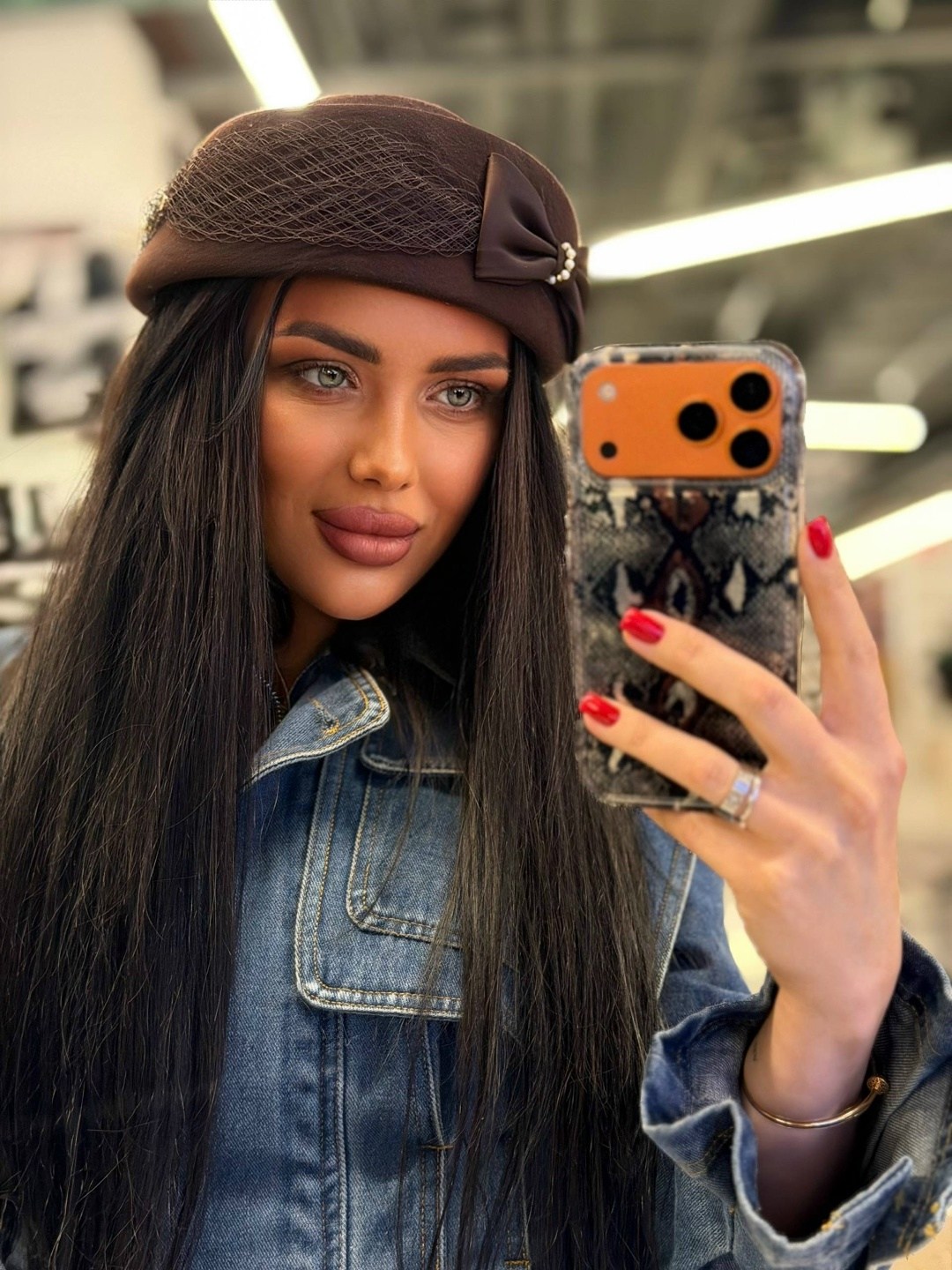 модные головные уборы,девушка,модная шляпка,стильная женская шапка,женские головные уборы