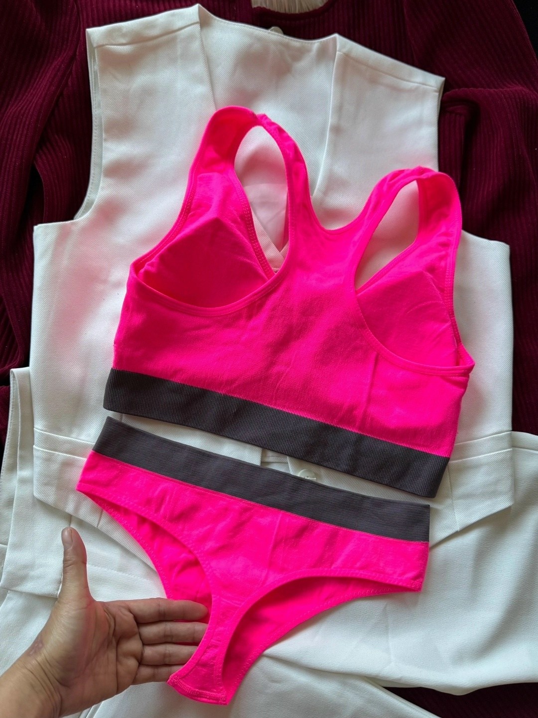 бюстгальтер calvin klein underwear,нижнее белье calvin klein,бюстгальтеры calvin klein,бюстгальтер женский calvin klein underwear,спортивный лифчик кельвин кляйн