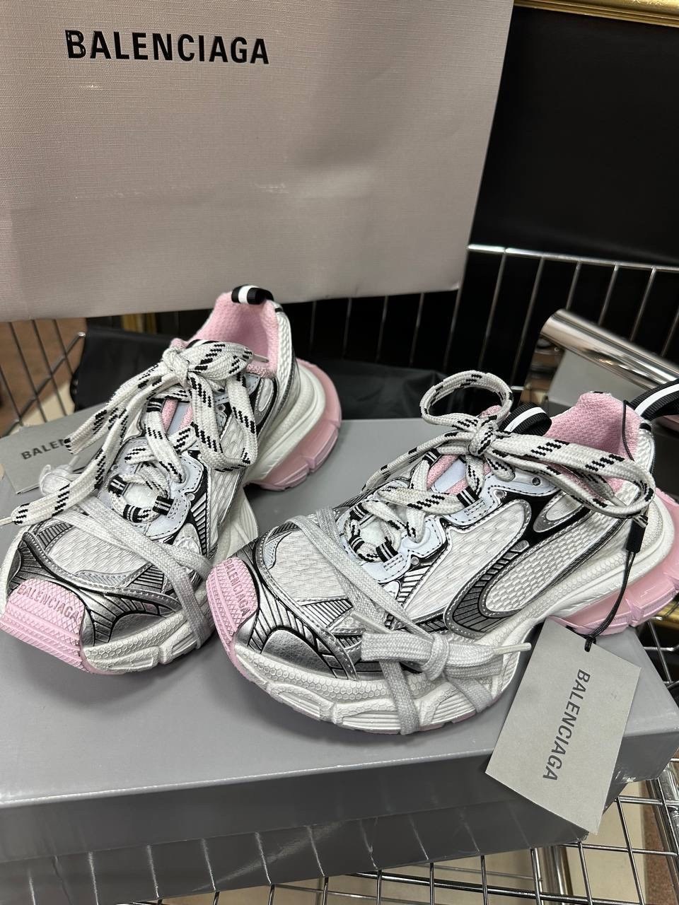 кроссовки balenciaga balenciaga кроссовки,женские кроссовки balenciaga,кроссовки 3xl balenciaga серый/розовый/белый,комбинированные кроссовки 3xl balenciaga,кроссовки balenciaga phantom 3xl розовые