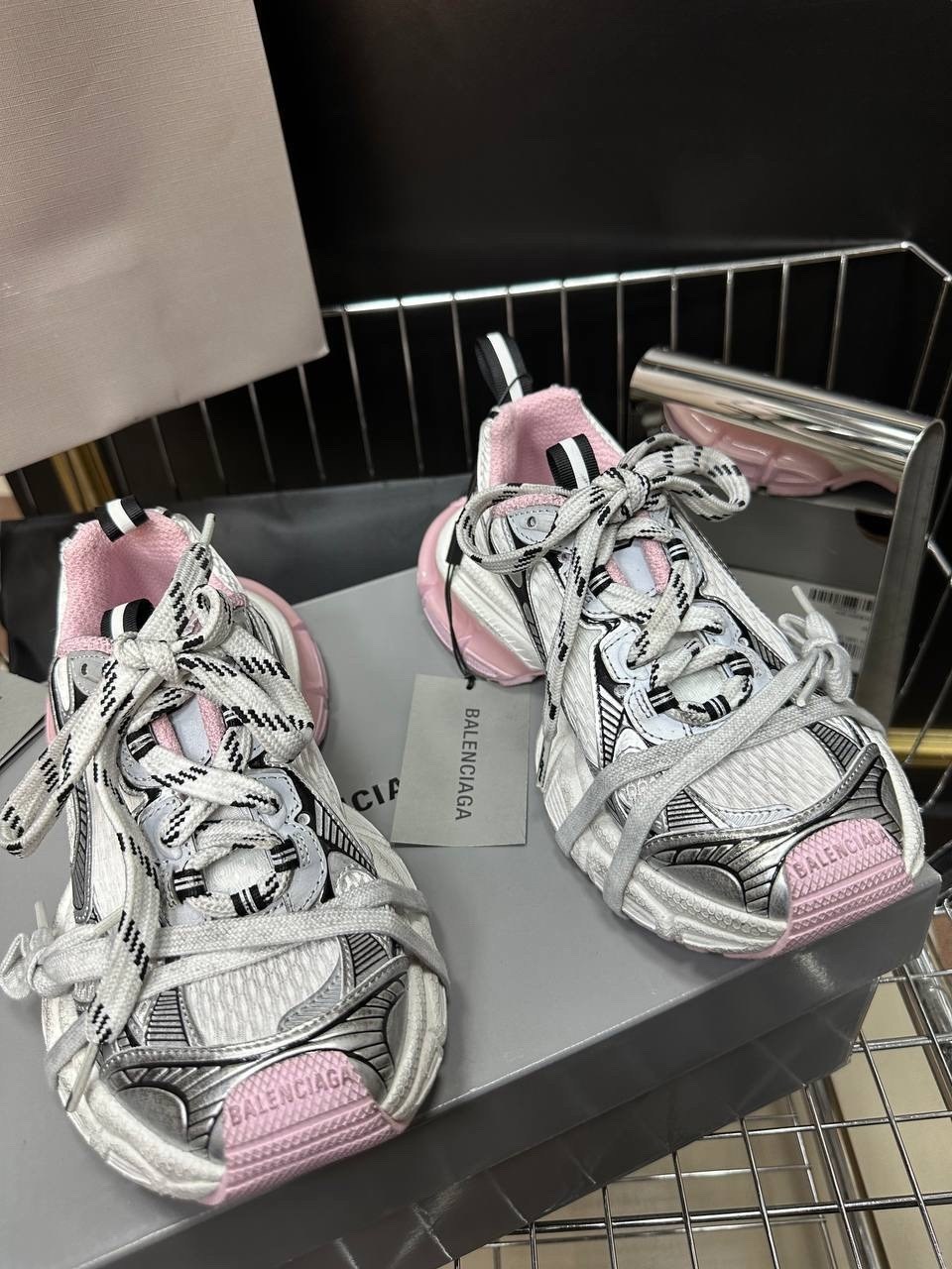 кроссовки balenciaga balenciaga кроссовки,женские кроссовки balenciaga,кроссовки 3xl balenciaga серый/розовый/белый,кроссовки баленсиага 3xl,кроссовки balenciaga