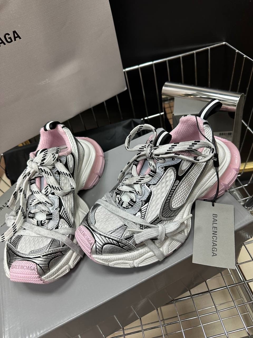 кроссовки balenciaga balenciaga кроссовки,женские кроссовки balenciaga,кроссовки 3xl balenciaga серый/розовый/белый,кроссовки баленсиага 3xl,кроссовки balenciaga