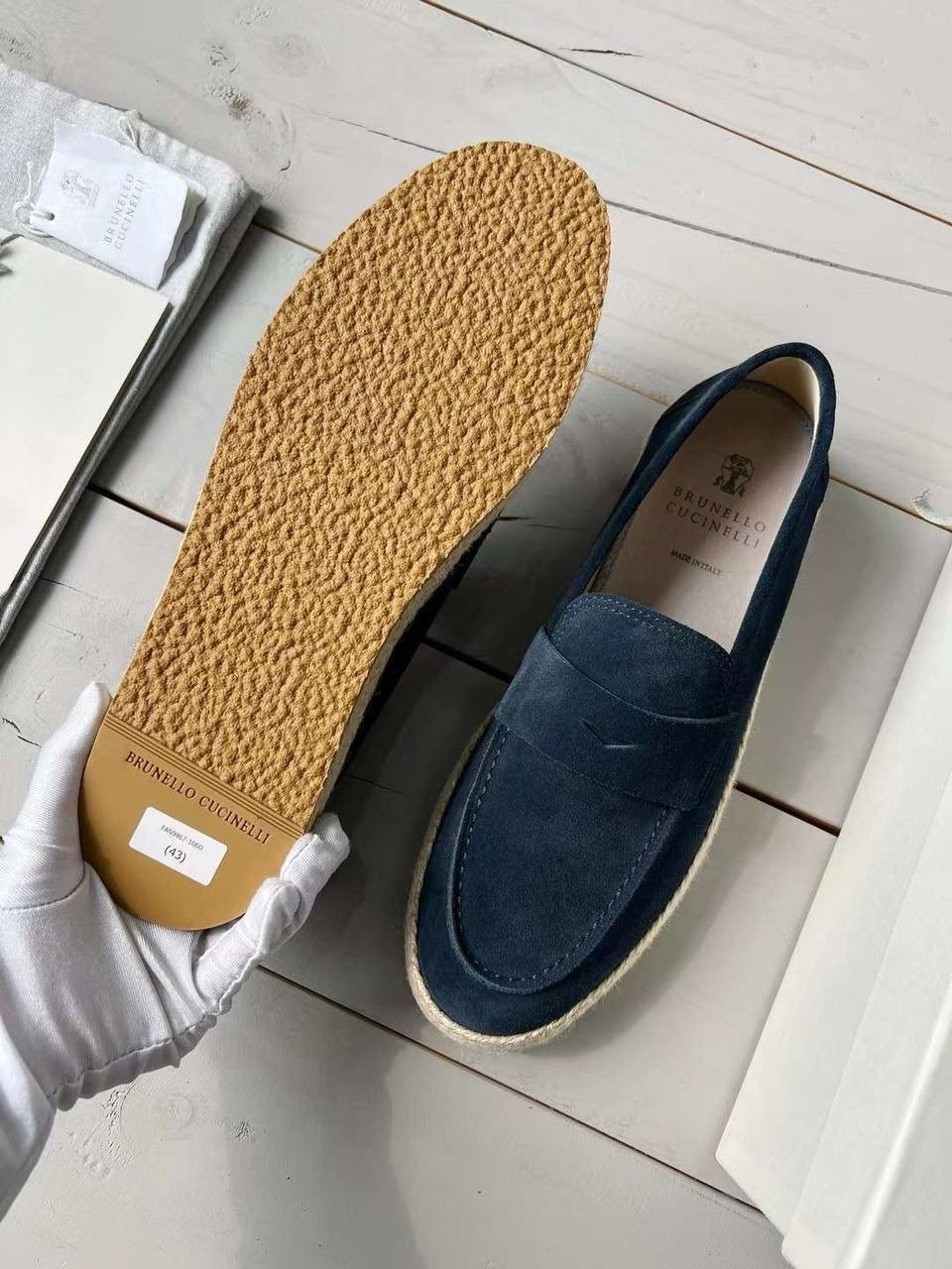 лоферы с белой подошвой мужские brunello cucinelli,,лоферы мужские натуральная замша,эспадрильи brunello cucinelli,лоферы brunello cucinelli