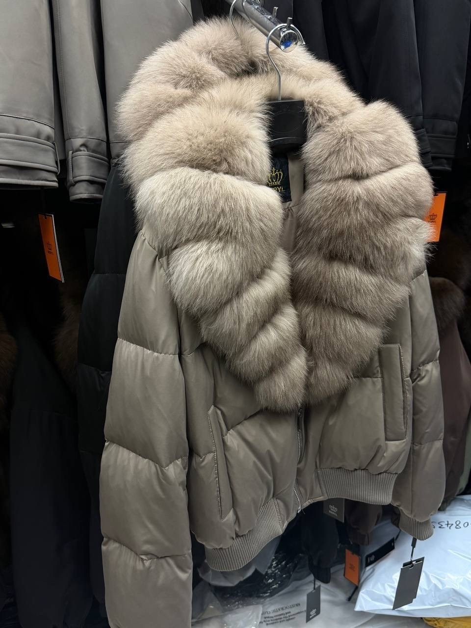 пуховики с мехом,пуховик с натуральным мехом,куртка с мехом песца женская,пуховик куртка с мехом,пуховик бежевый