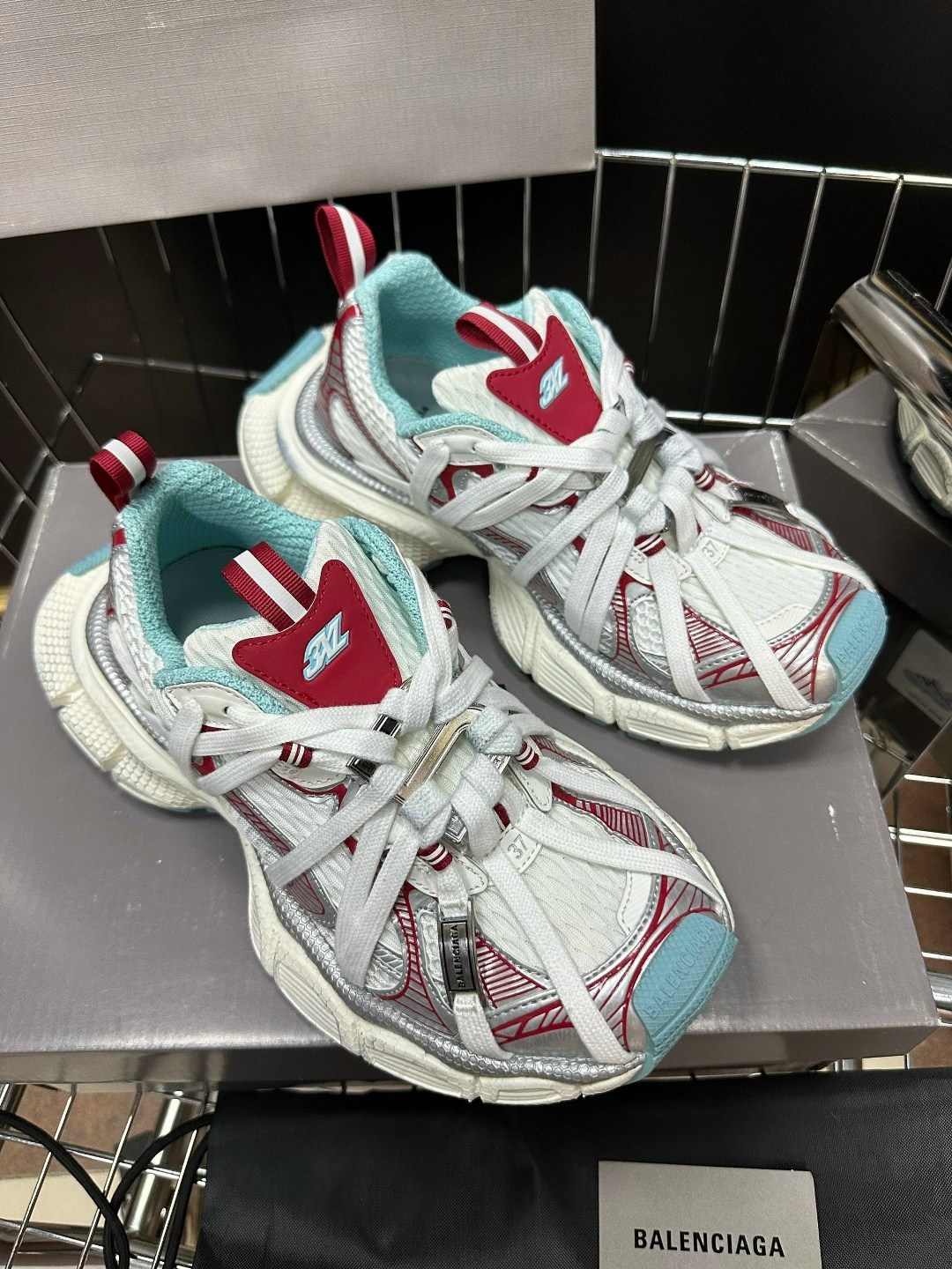женские кроссовки balenciaga,balenciaga кроссовки,кроссовки balenciaga 3 xl,balenciaga большие кроссовки,кроссовки track balenciaga