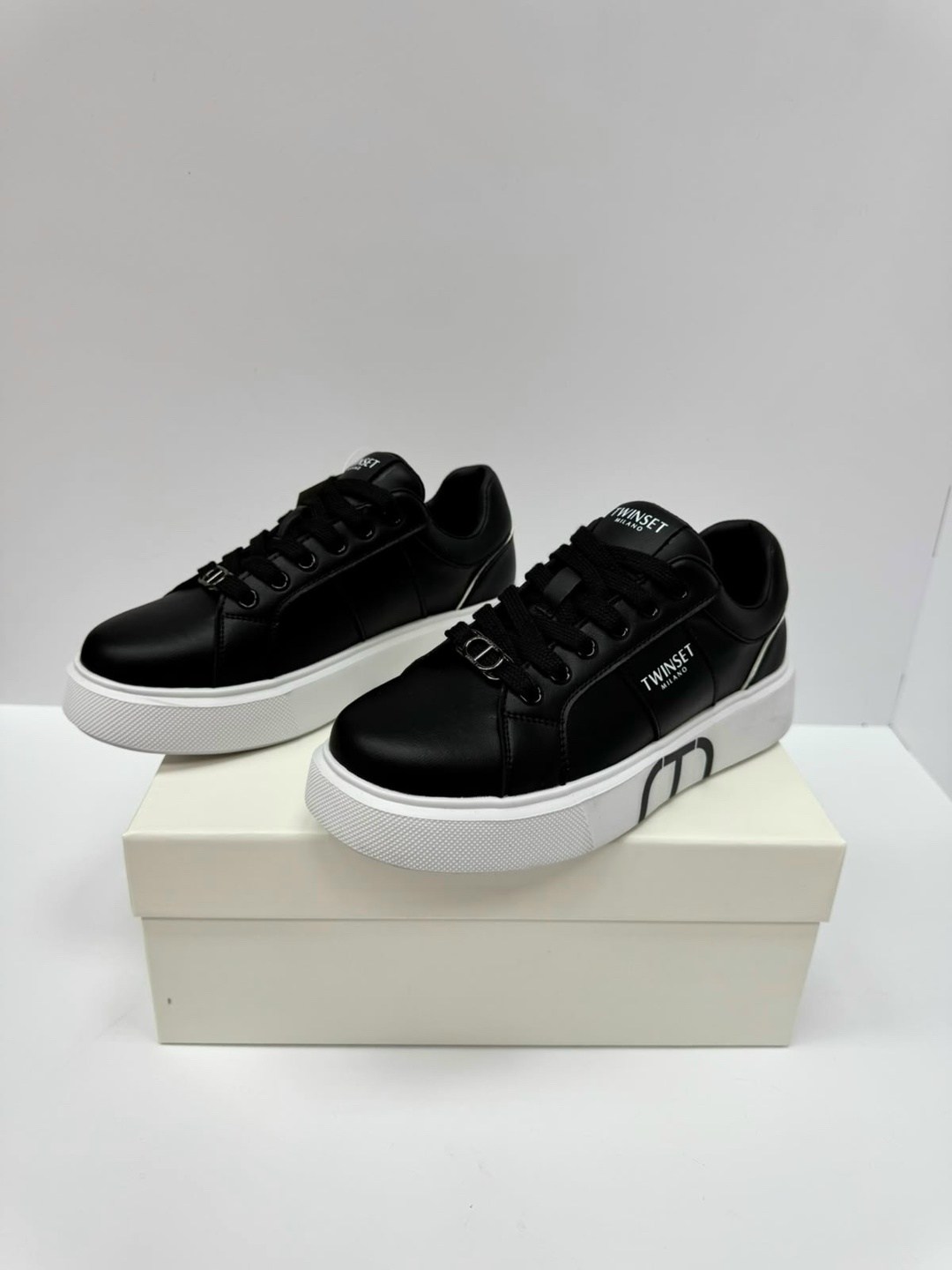 ,кроссовки valentino,кеды dolce&gabbana,кроссовки дольче габбана женские,кроссовки miu miu женские