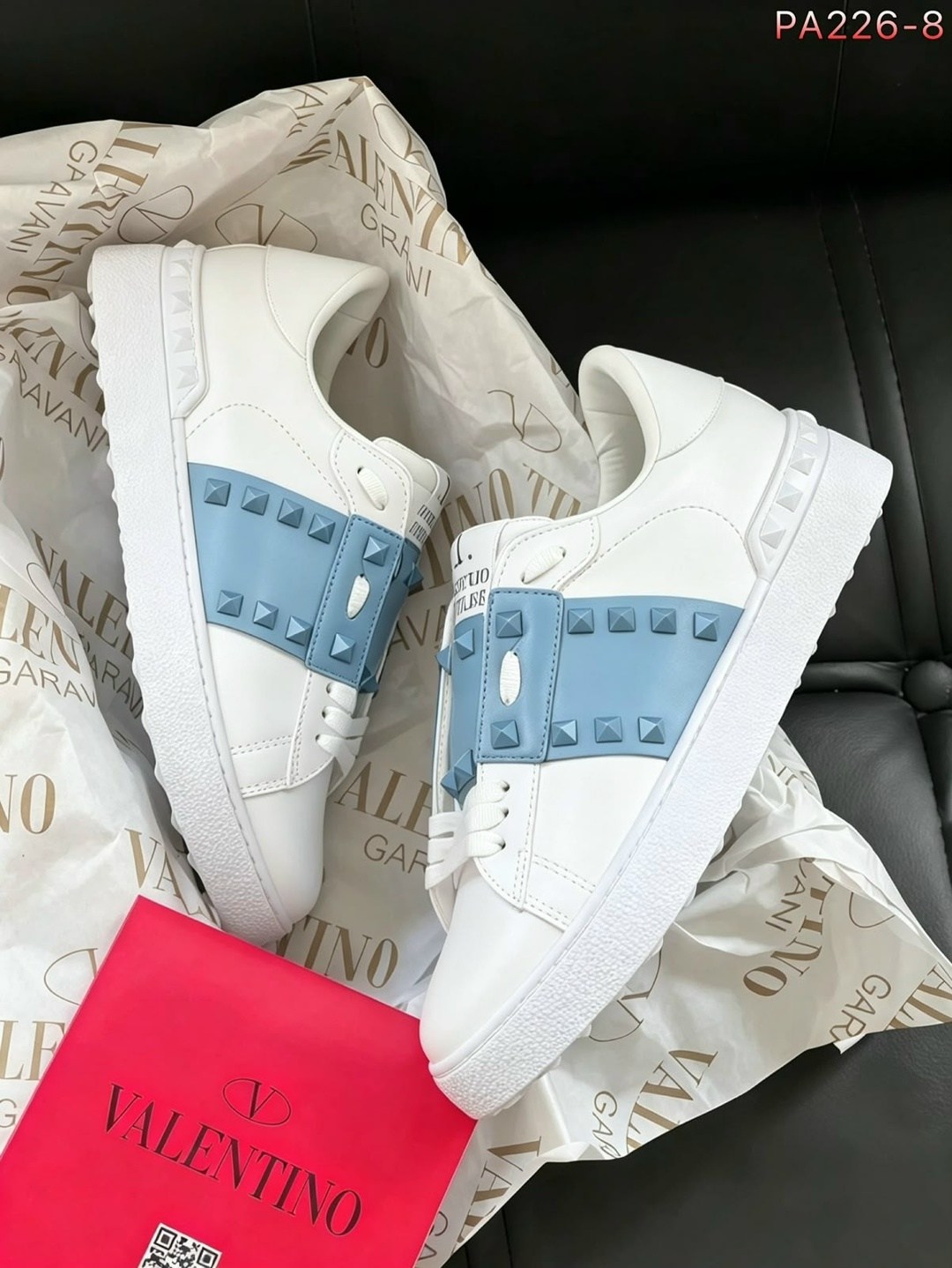 кроссовки valentino,,женские кроссовки valentino, пара,кроссовки модные