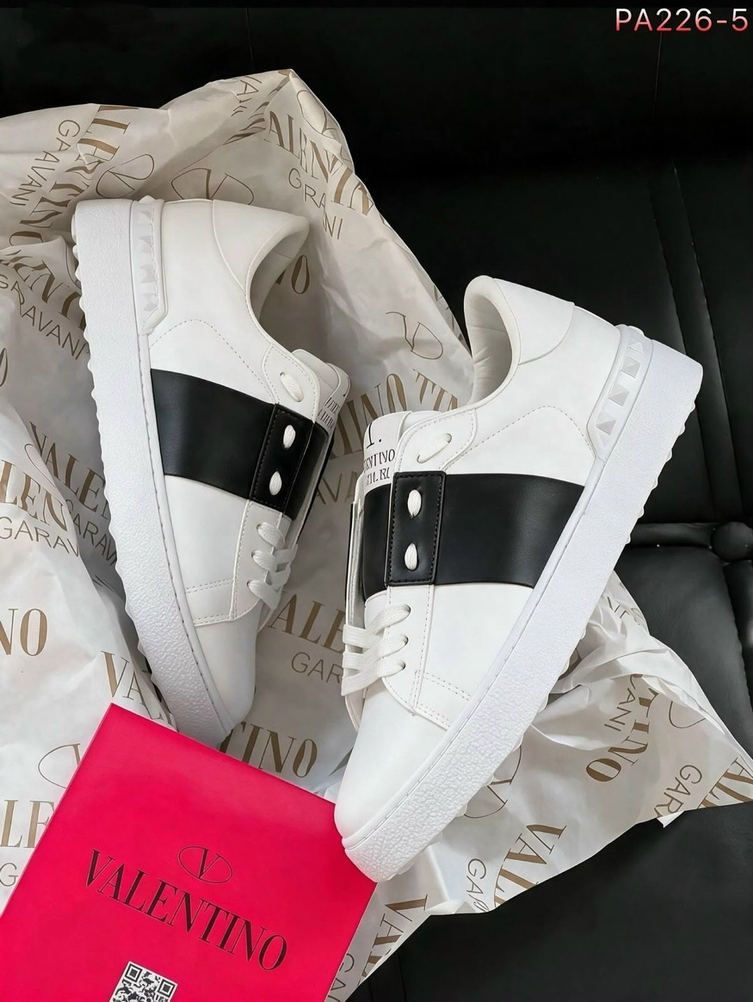 кроссовки valentino,,женские кроссовки valentino, пара,кроссовки модные