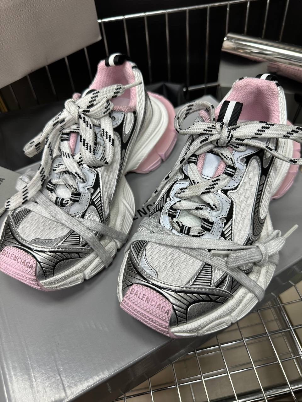 кроссовки balenciaga balenciaga кроссовки,женские кроссовки balenciaga,кроссовки 3xl balenciaga серый/розовый/белый,кроссовки баленсиага 3xl,кроссовки balenciaga