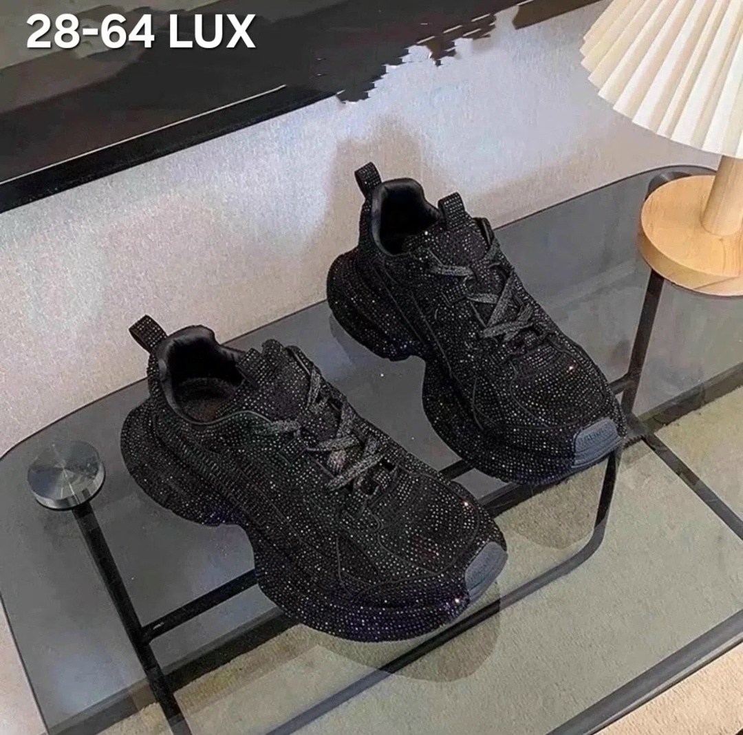 ,кроссовки со стразами,женские кроссовки balenciaga блестящие со стразами,кроссовки черные,кроссовки balenciaga женские