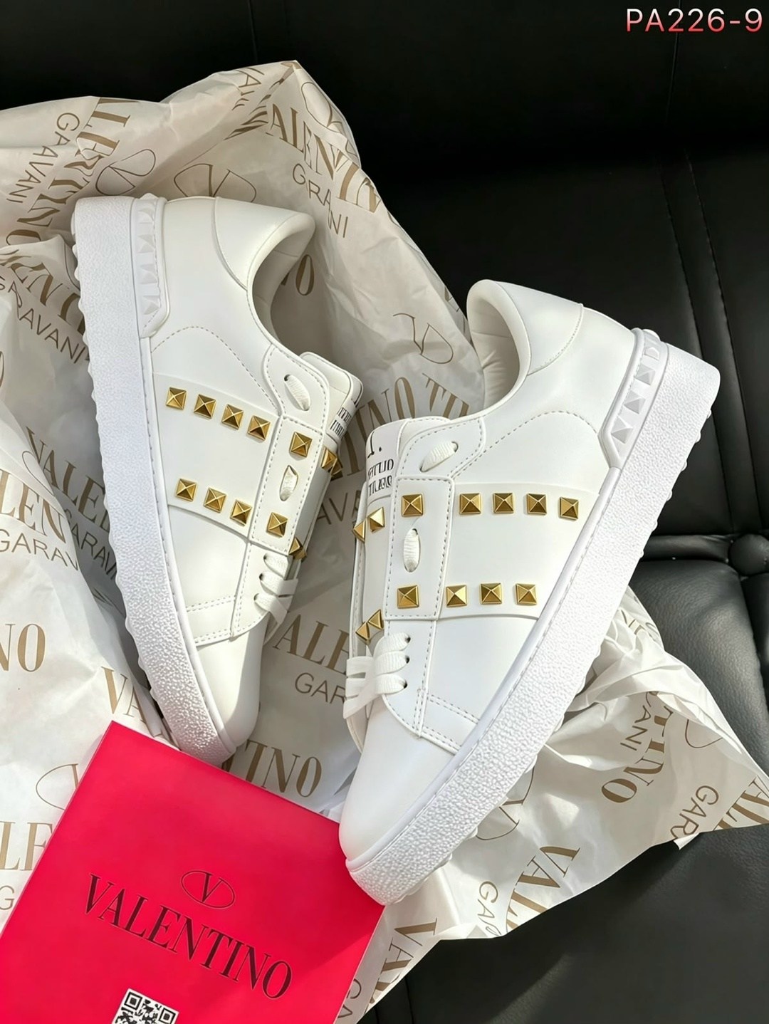 кроссовки valentino,,женские кроссовки valentino, пара,кроссовки модные