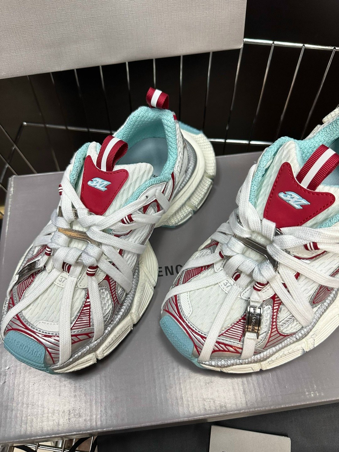 женские кроссовки balenciaga,balenciaga кроссовки,кроссовки balenciaga 3 xl,balenciaga большие кроссовки,кроссовки track balenciaga