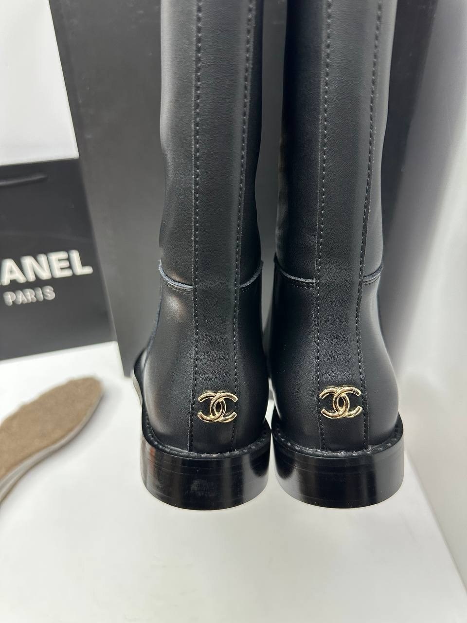 сапоги chanel,сапоги шанель,женские ботильоны chanel мягкие из кожаного спилка,женские сапоги,женские осенние сапоги chanel 2026 черные кожаные высокие