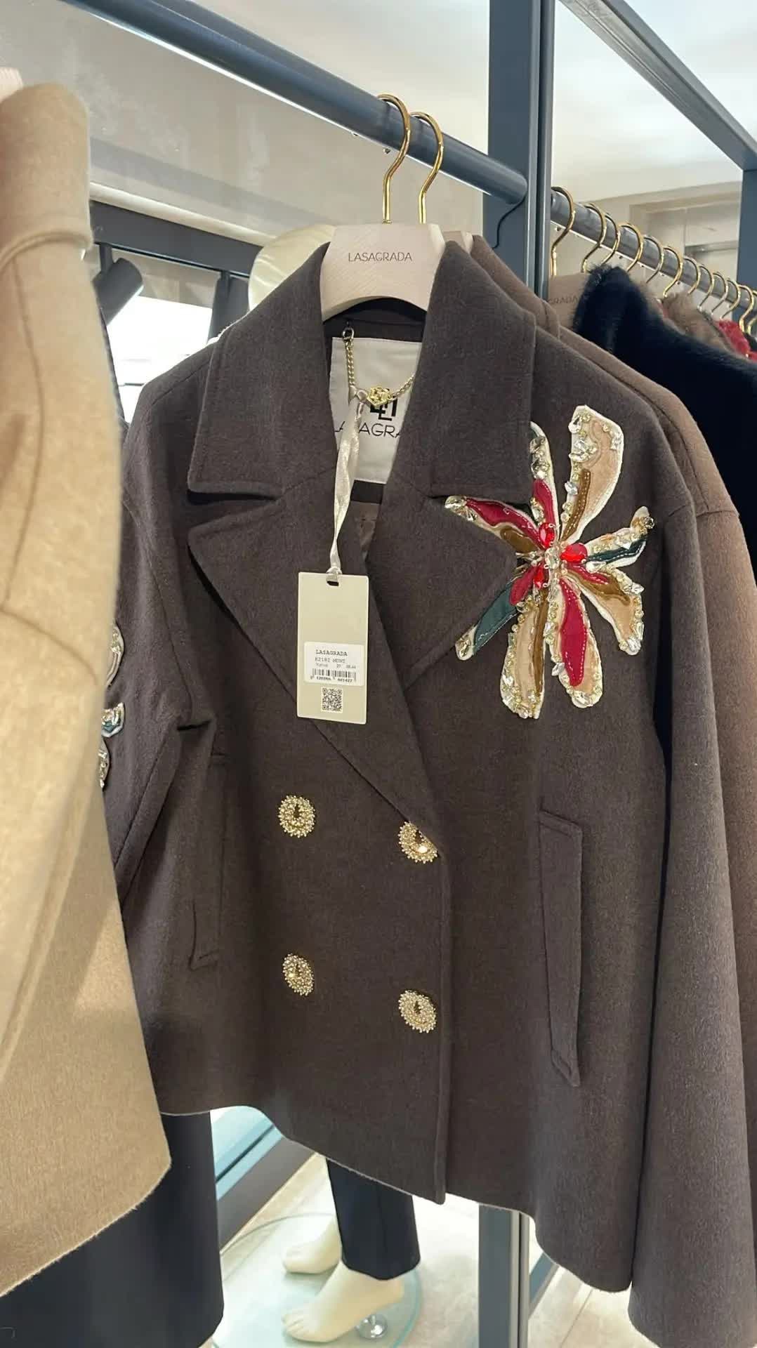 стильное пальто,пальто с декором,шерстяное пальто,пальто с брошью,пальто шерсть кашемир