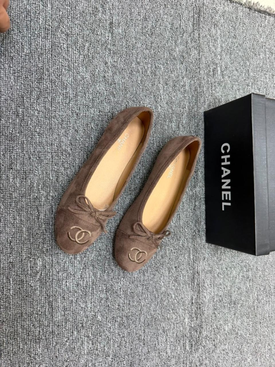 лоферы chanel,лоферы замшевые,,лоферы женские на меху chanel,женские замшевые лоферы chanel коричневые с мехом